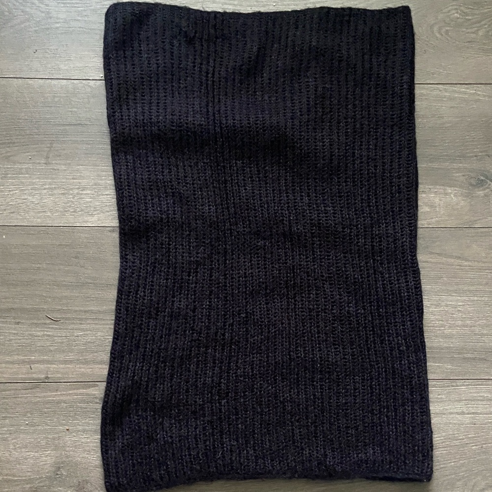 H&M BLACK TUBE INFINITY SCARF